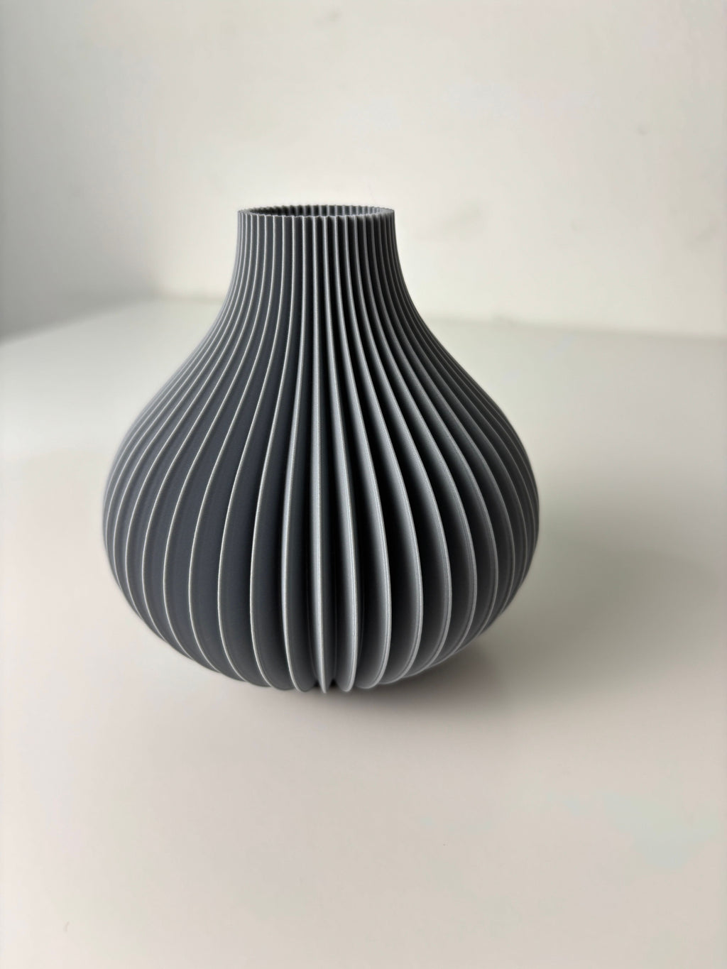 Modern Wave Flower Holder, Contemporary Shelf Accent, Ondula
