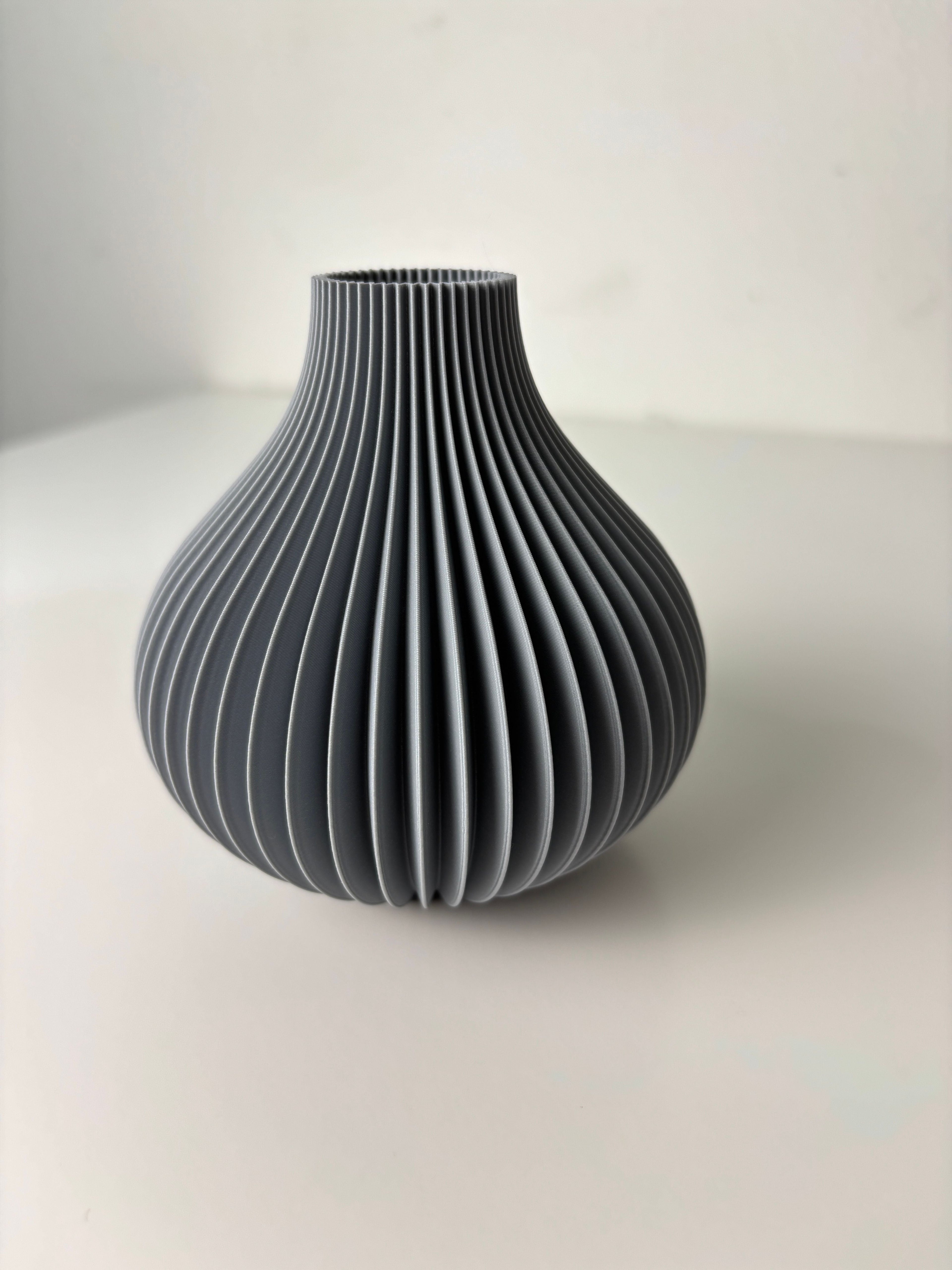 Modern Wave Flower Holder, Contemporary Shelf Accent, Ondula