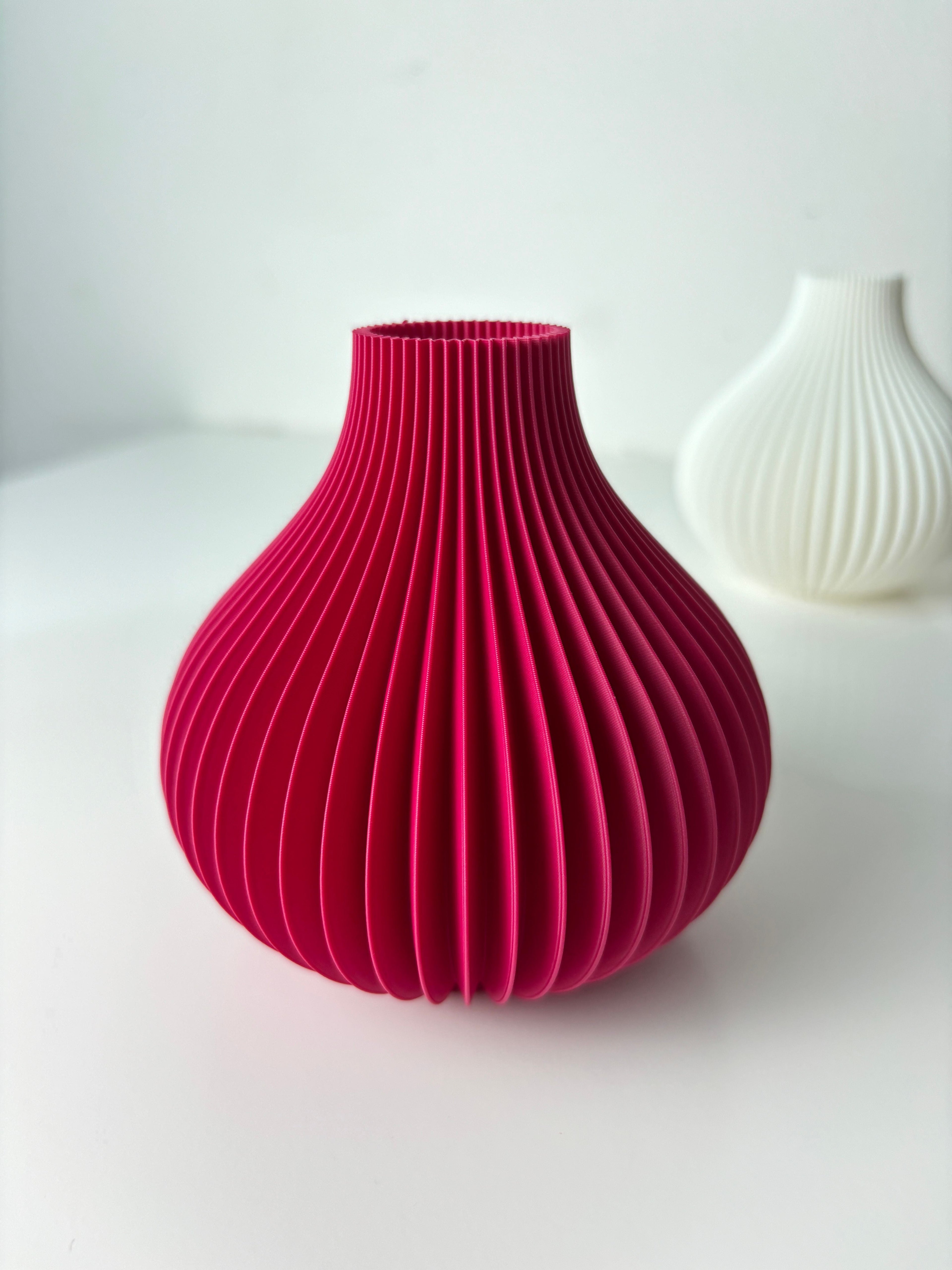 Modern Wave Flower Holder, Contemporary Shelf Accent, Ondula