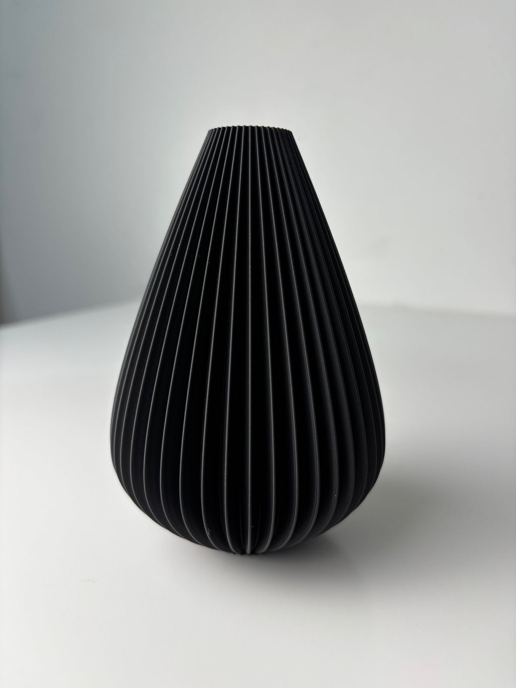 Modern Flowing Decorative Vase, Minimalist Living Room Art, Sinuo