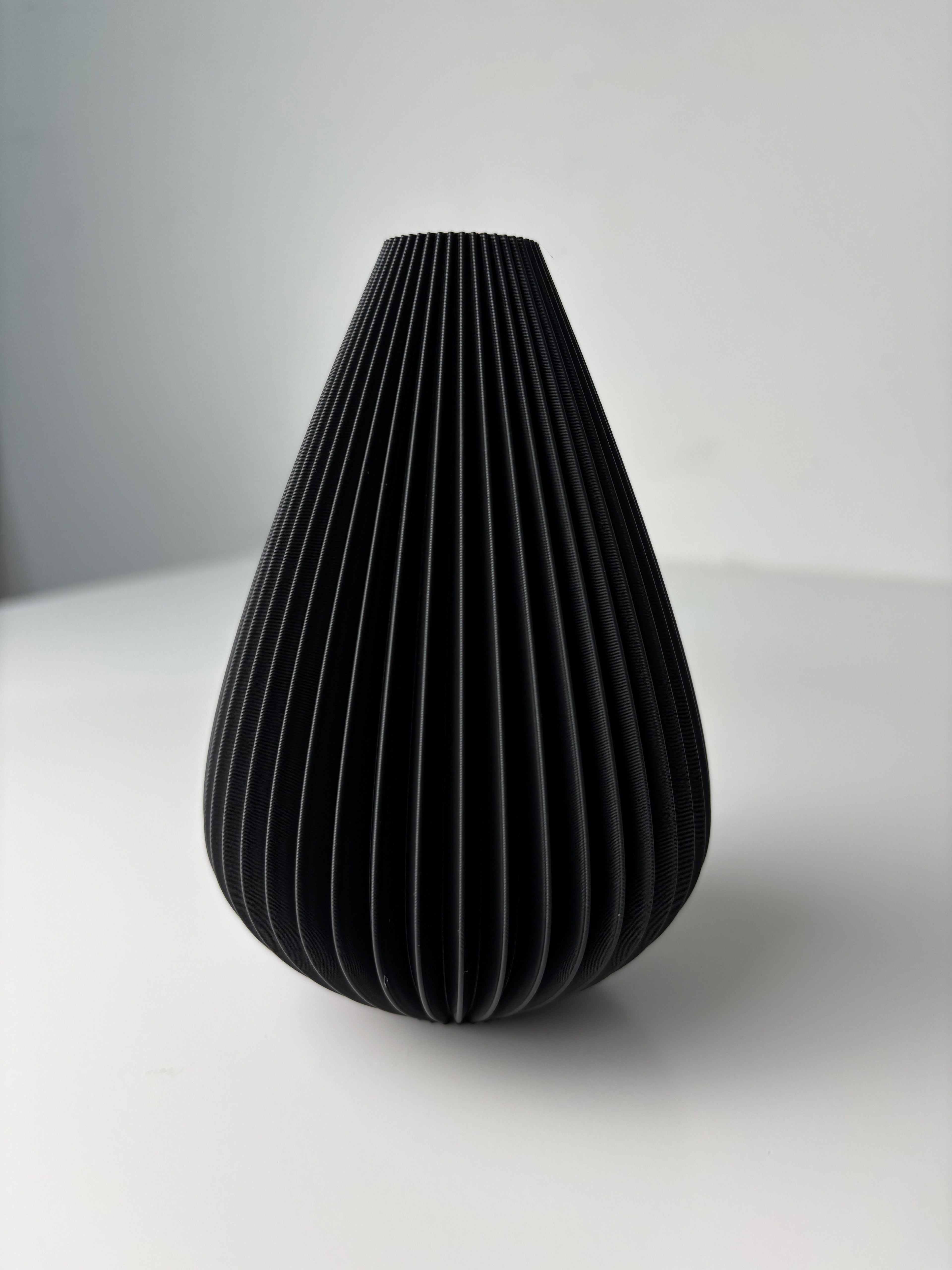 Modern Flowing Decorative Vase, Minimalist Living Room Art, Sinuo