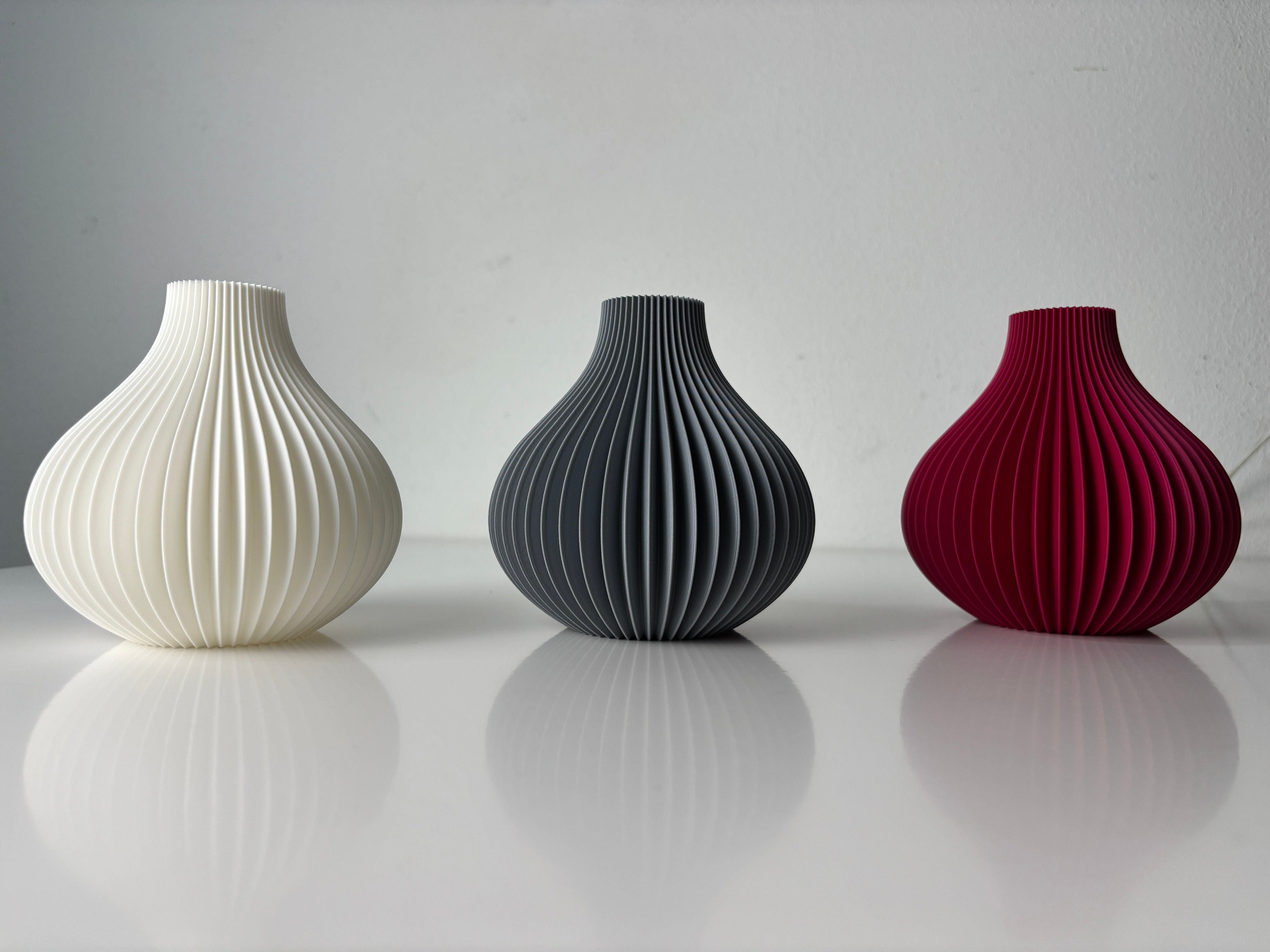 Modern Wave Flower Holder, Contemporary Shelf Accent, Ondula