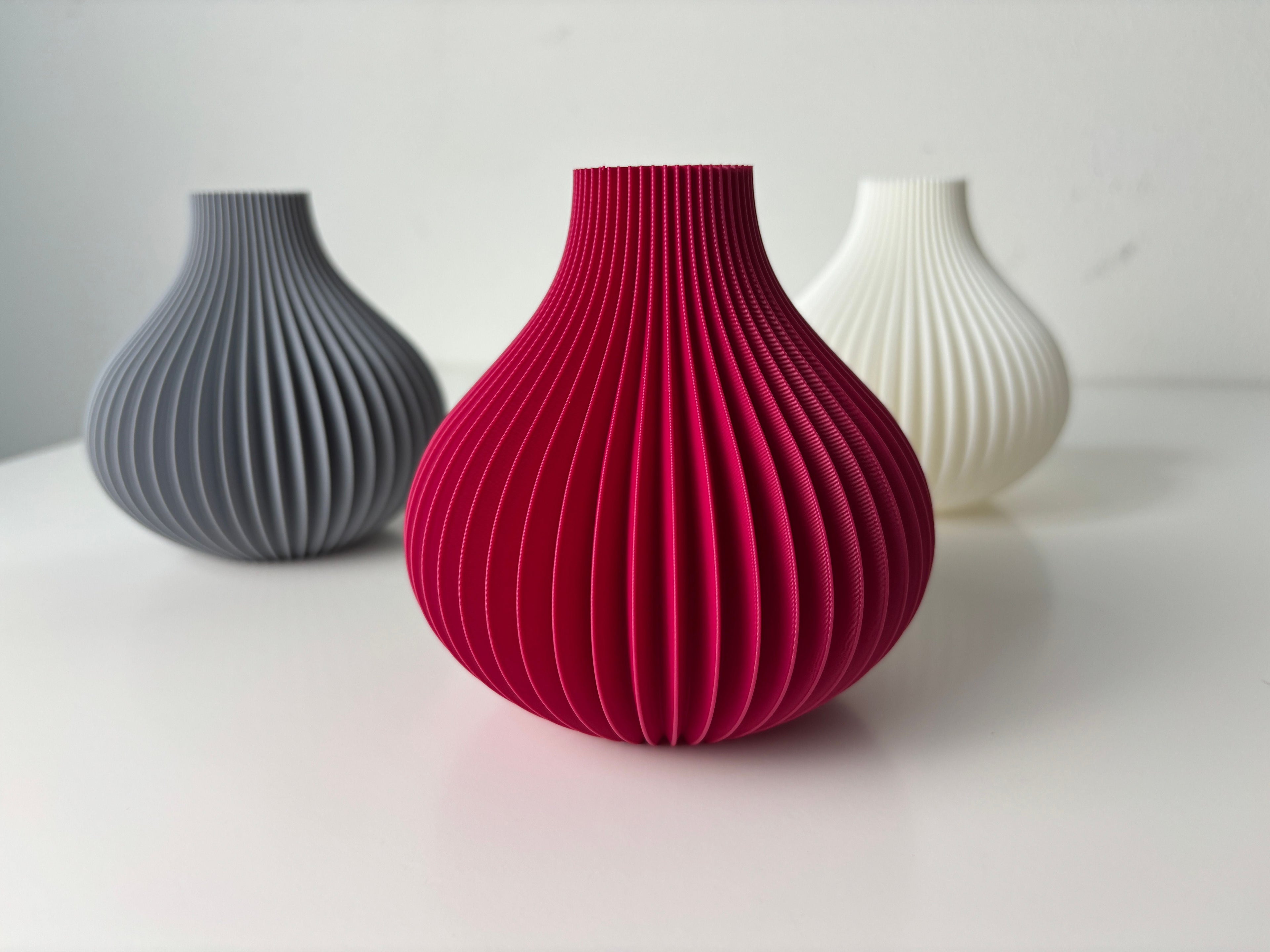 Modern Wave Flower Holder, Contemporary Shelf Accent, Ondula