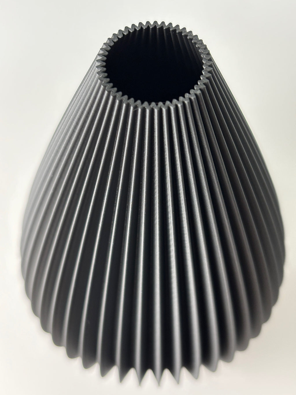 Modern Flowing Decorative Vase, Minimalist Living Room Art, Sinuo