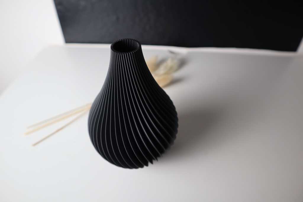 Spiral Dynamic Decorative Vase, Modern Living Room Art, Giro