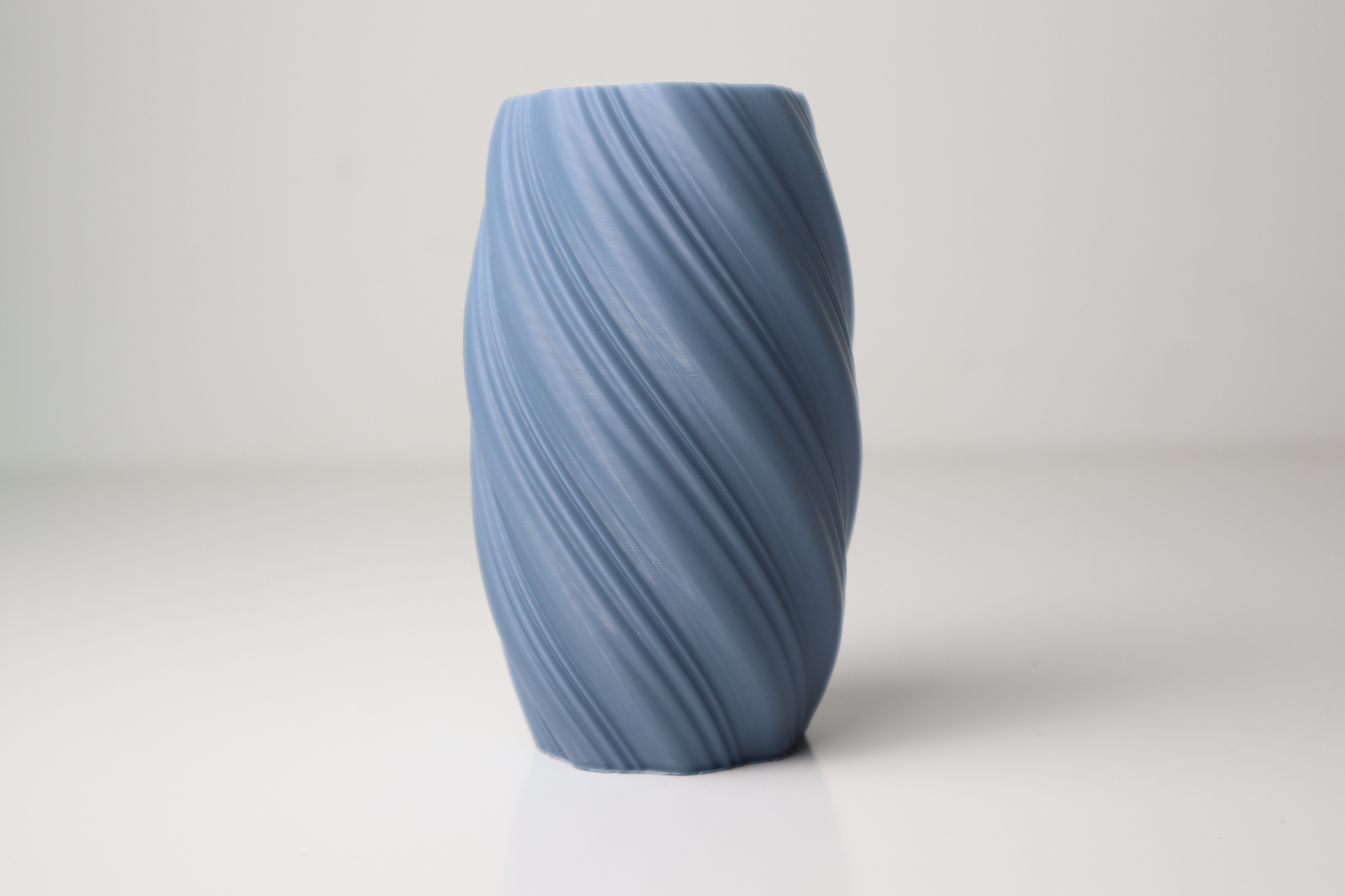 Smooth Elegant Flower Holder, Minimalist Shelf Accent, Suave
