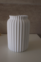 Minimal Refined Flower Vase, Japandi Home Decor, Essenza