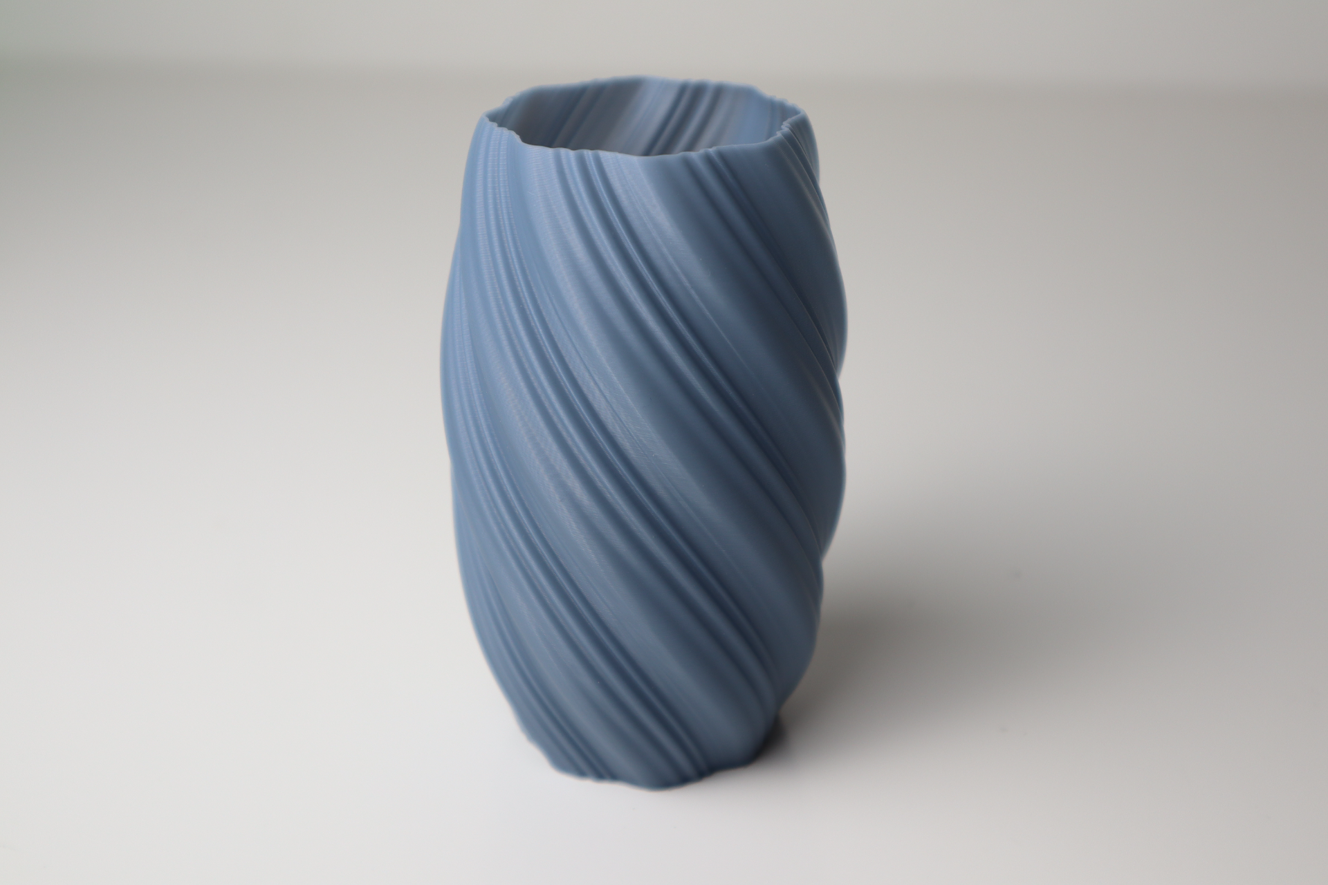 Smooth Elegant Flower Holder, Minimalist Shelf Accent, Suave