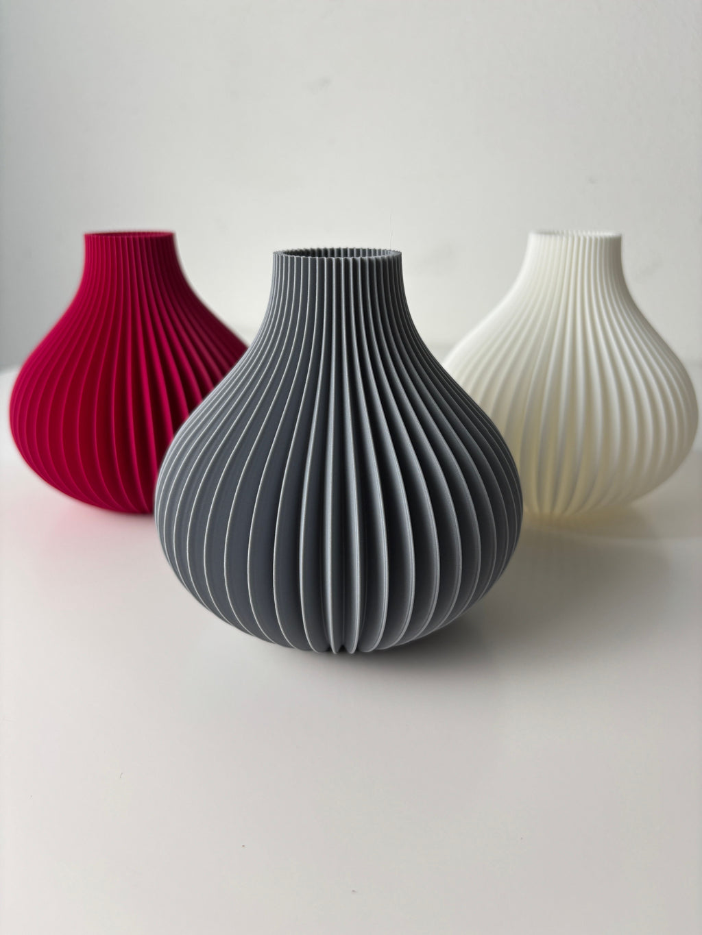 Modern Wave Flower Holder, Contemporary Shelf Accent, Ondula