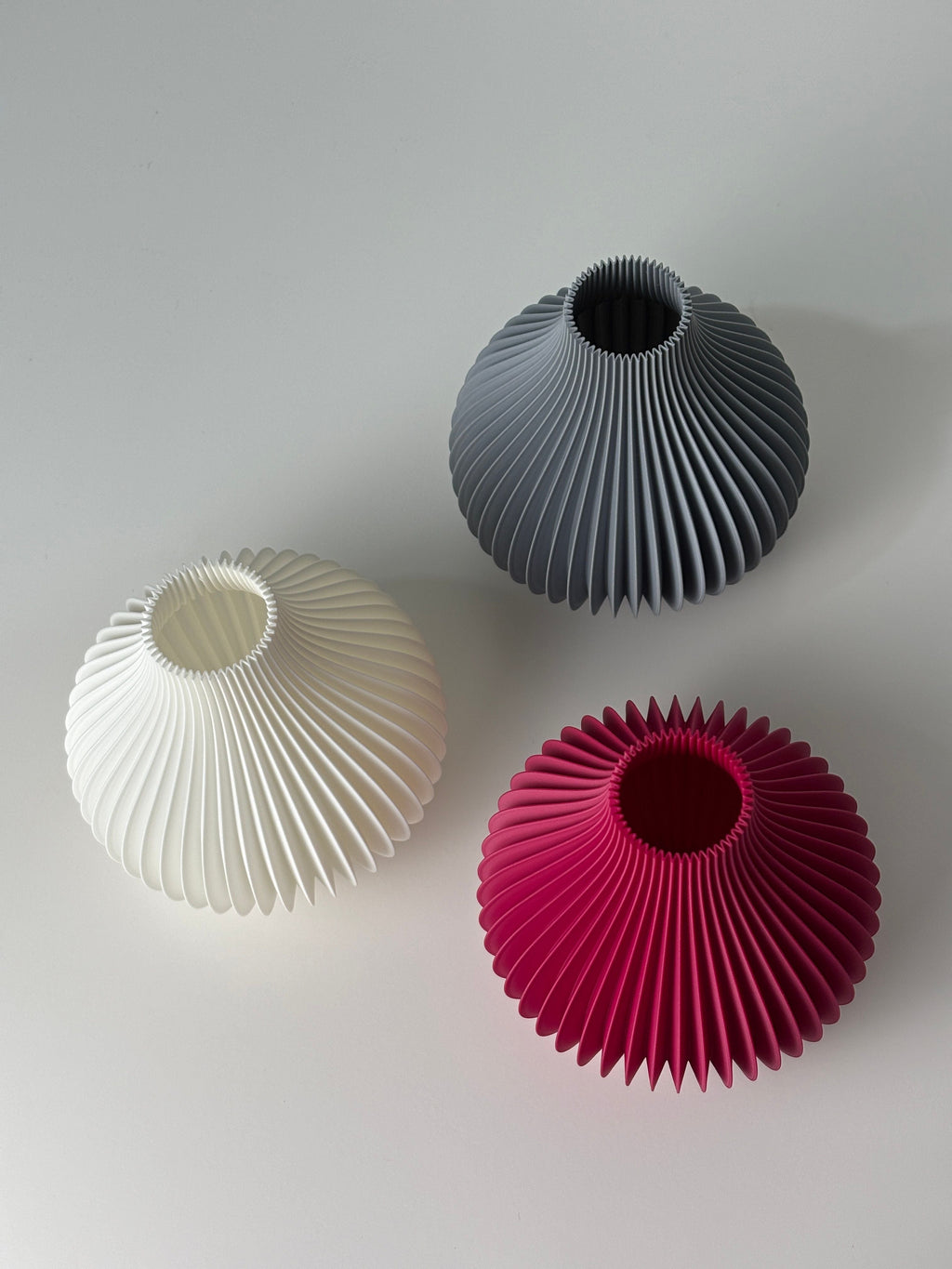 Modern Wave Flower Holder, Contemporary Shelf Accent, Ondula